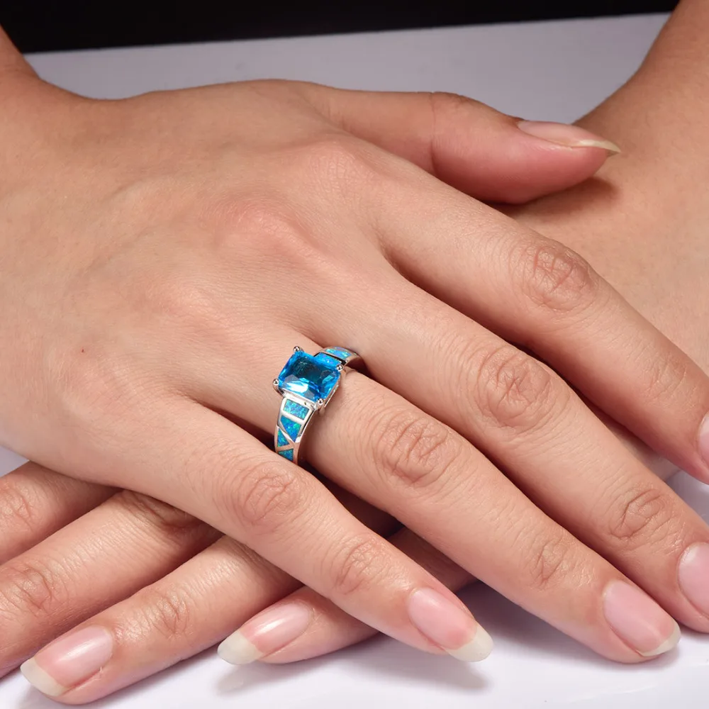 Женское серебряное кольцо с голубым кристаллом циркония огненным опалом 925 Пробы