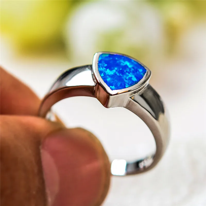 Простое женское серебряное треугольное кольцо Бохо голубое с камнем &quotогненный