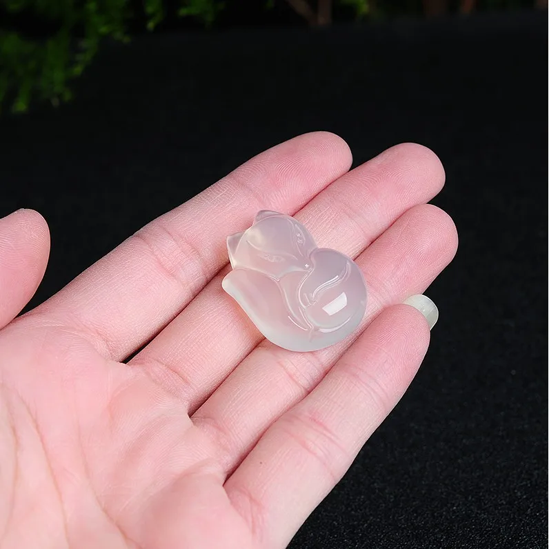 Natural ice through jade myelin small fox pendant men and women's love flowers marriage couple anti-small three pendants | Украшения и