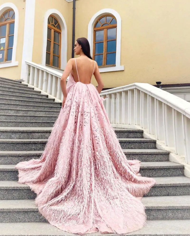 Attractive Prom Dresses Spaghetti Lace Appliques Feather Side Split A Line Evening Gowns Backless Sweep Train Guest Party Dress