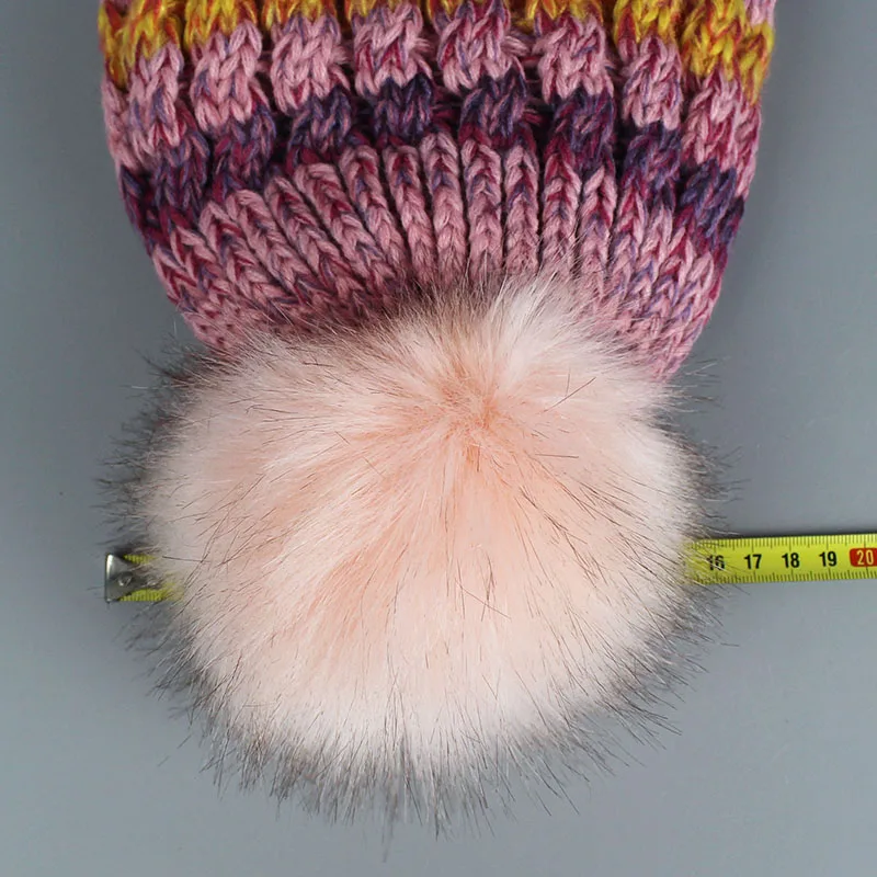 

Woman's Warm Winter Pompom Hats Knitted Cap for Woman Skullies & Beanies 6 Colors Hat 2017 New Fashion Skullies With velvet