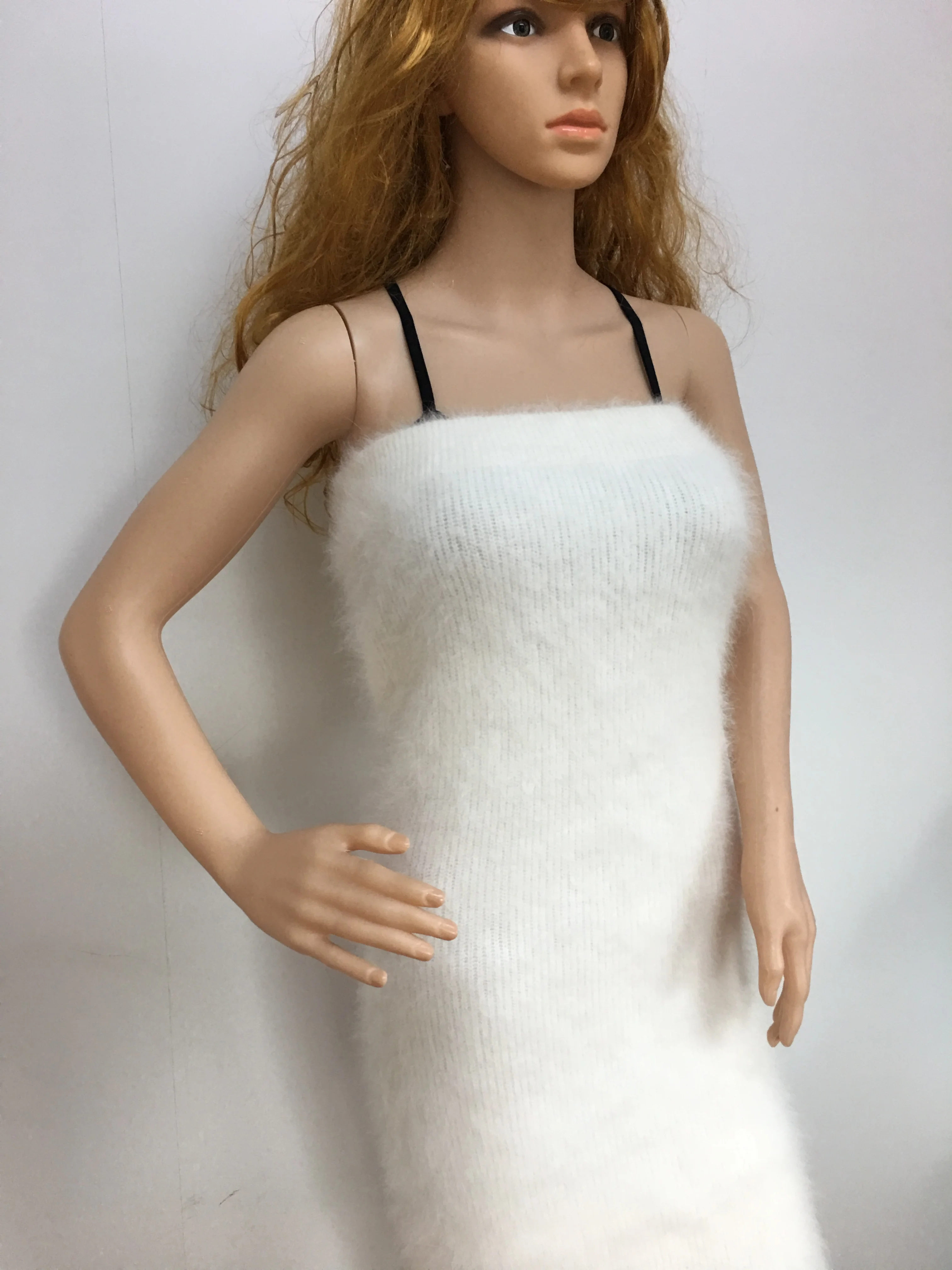 На рынке представлены новые модные женские свитера в европейском и американском