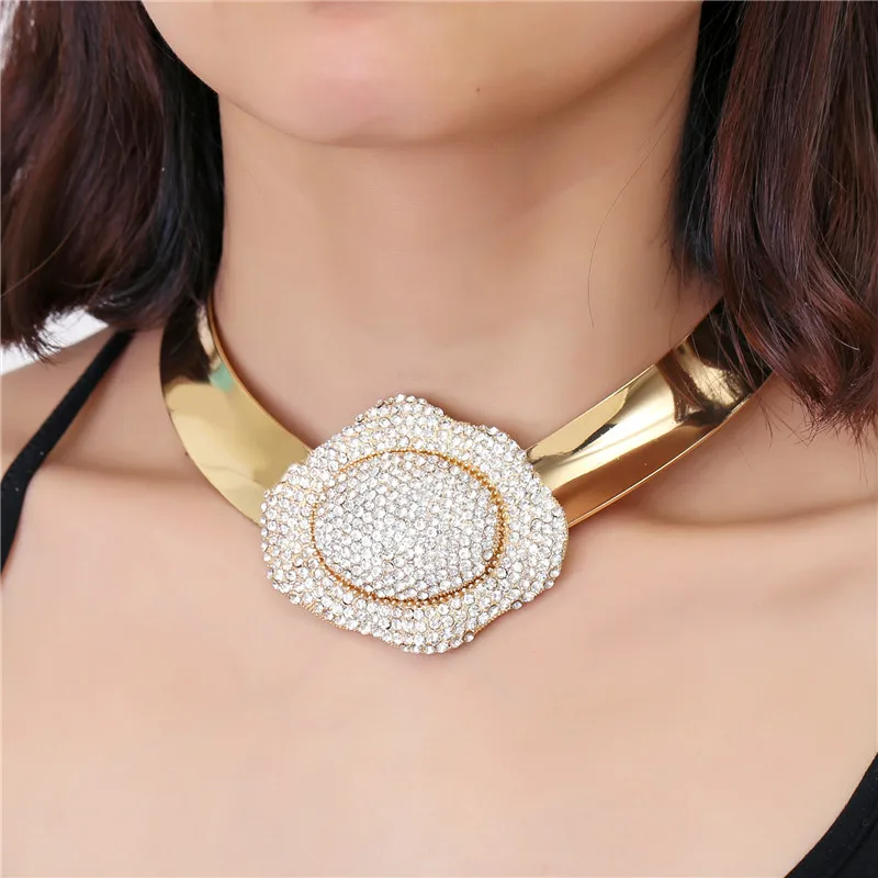 

Luxury Rhinestone Inlay Flower Chokers Necklace Women Fashion Champagne Gold Torques Collar Big Statement Necklaces Maxi Jewelry