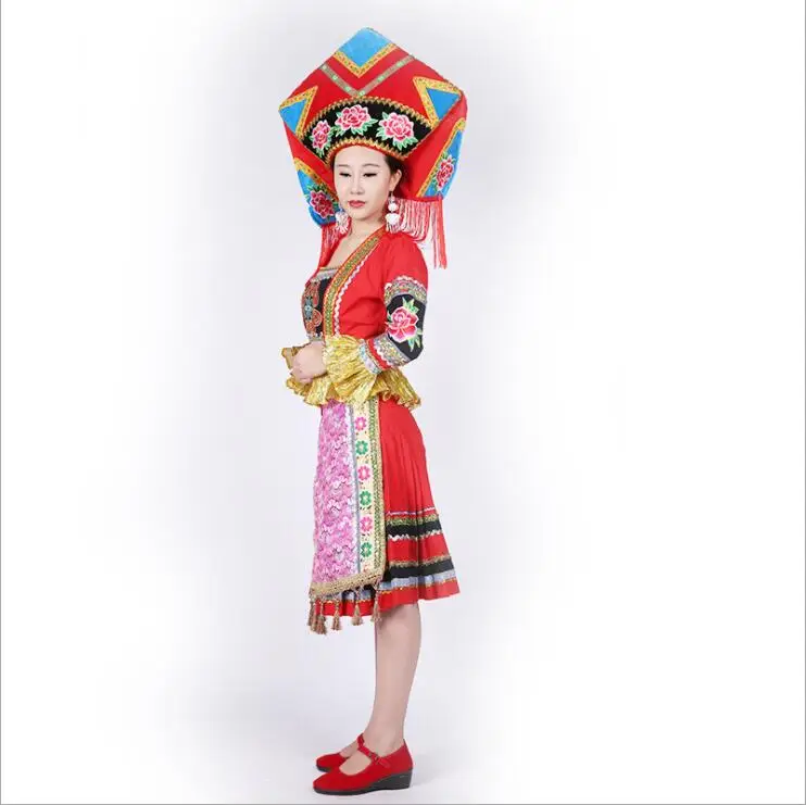 Традиционные женские танцевальные костюмы Гуанси региона Чжуан Китайские