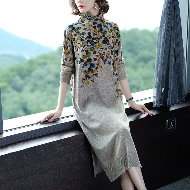 Женское трикотажное платье-свитер с длинным рукавом и цветочным принтом |