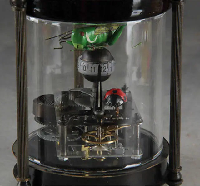 Старые коллекционные декорированные медные механические настольные часы с