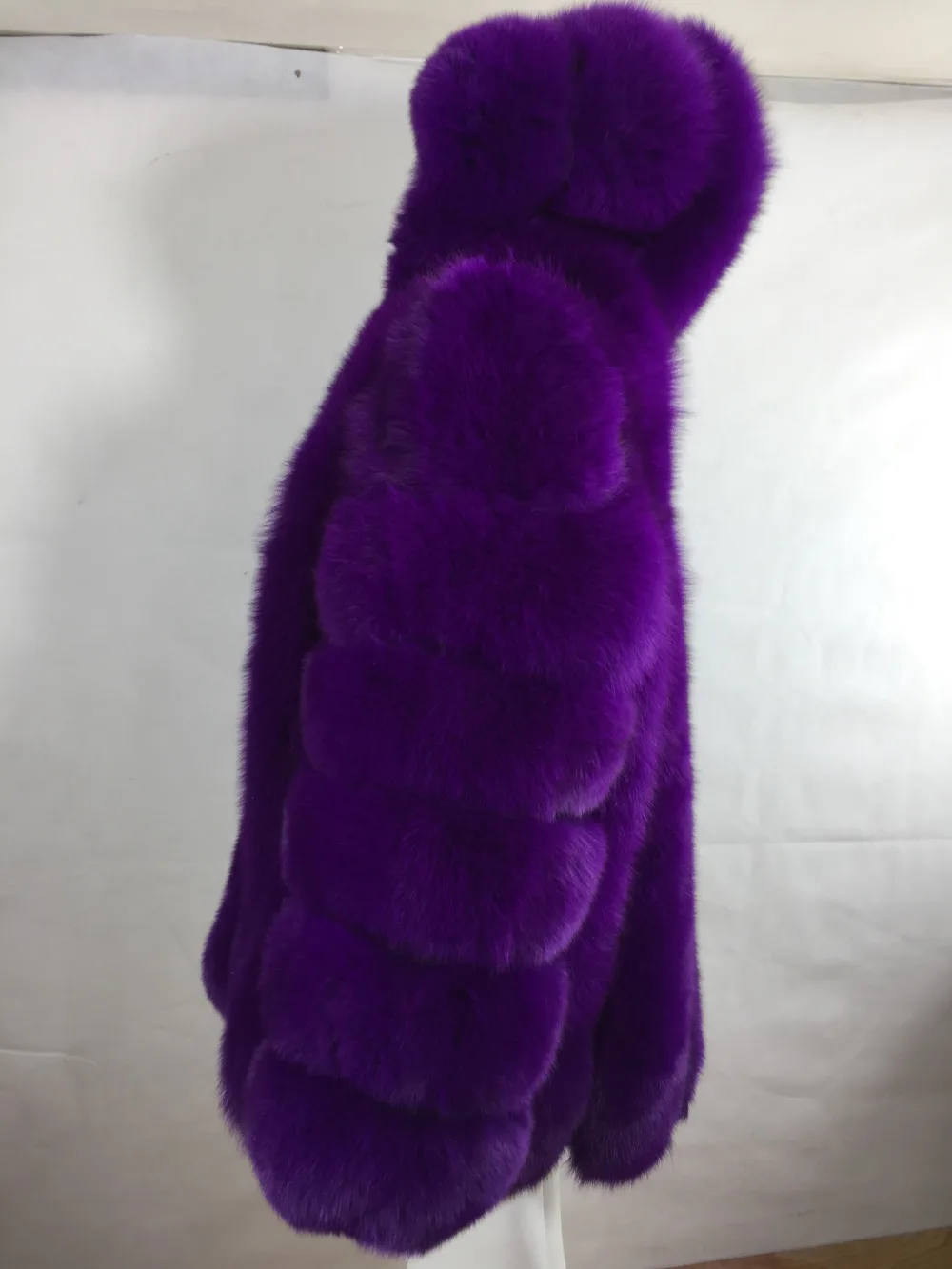 Custom настоящий фиолетовый плащ с капюшоном из лисьего меха вертикальными