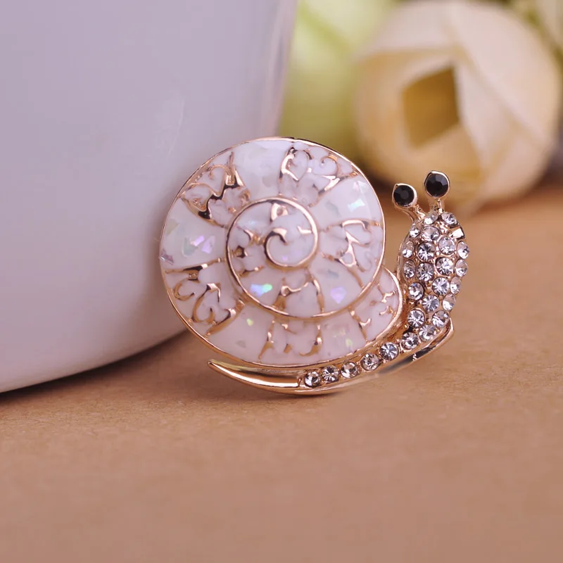 Женская брошь в форме улитки белая брошка из циркония ракушки с животными