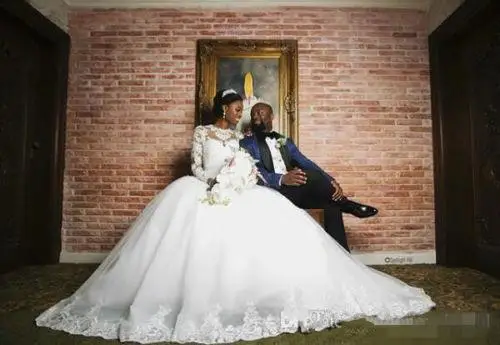 

Classic Ballgown Long Sleeves Wedding Dresses Lace Appliques African Bridal Dresses Plus Size Wedding Gowns