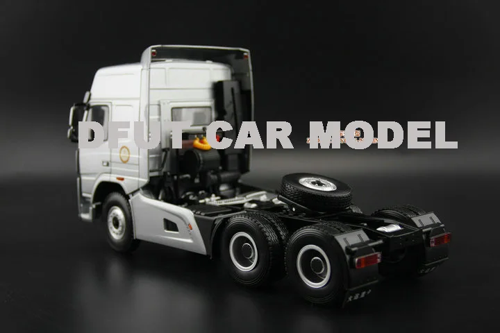 Scale 1:24 Diecast Car Model Of N8V Truck Type For Kids Children Gift And For Collection Free Shipping