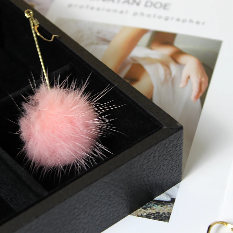 YSUMI черная искусственная кожа и бархат 24 Сетки дисплей ювелирных изделий стенд