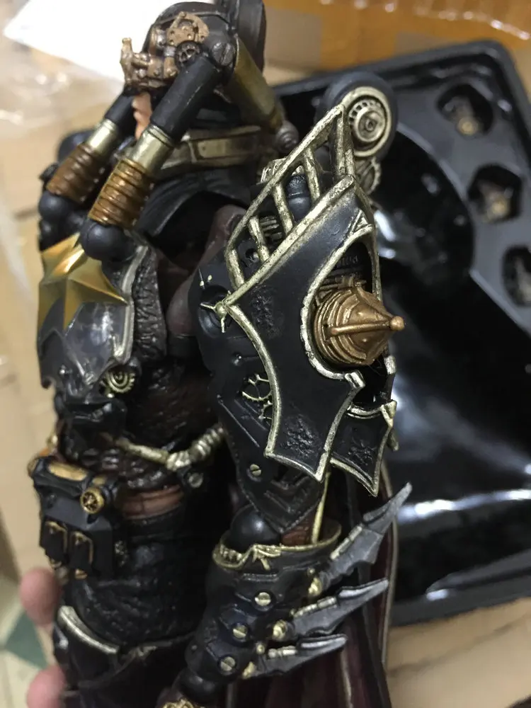 Play Arts Kai Bat Man паровой панк Бэтмен Фигурка стимпанк Брюс Уэйн 27 см вариант играть