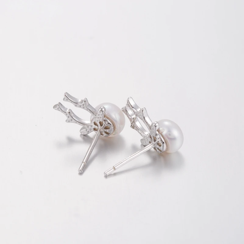 Серьги-гвоздики в рождественской тематике с искусственным жемчугом и оленем для