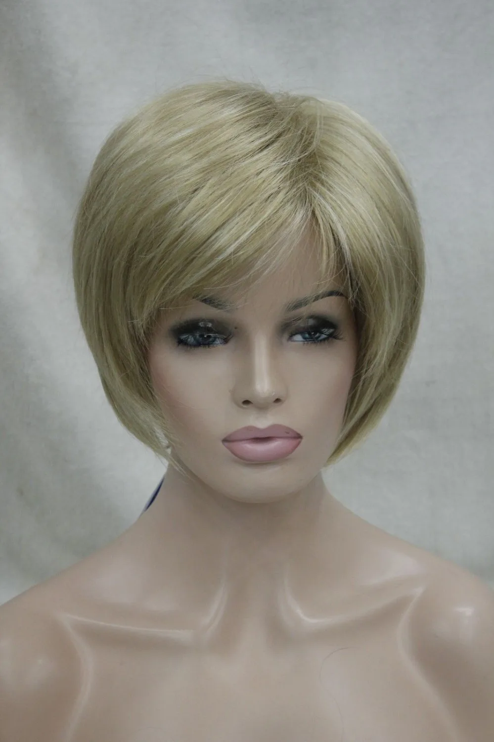 0000120 New charming blonde mix with brown root women' short straight wig |