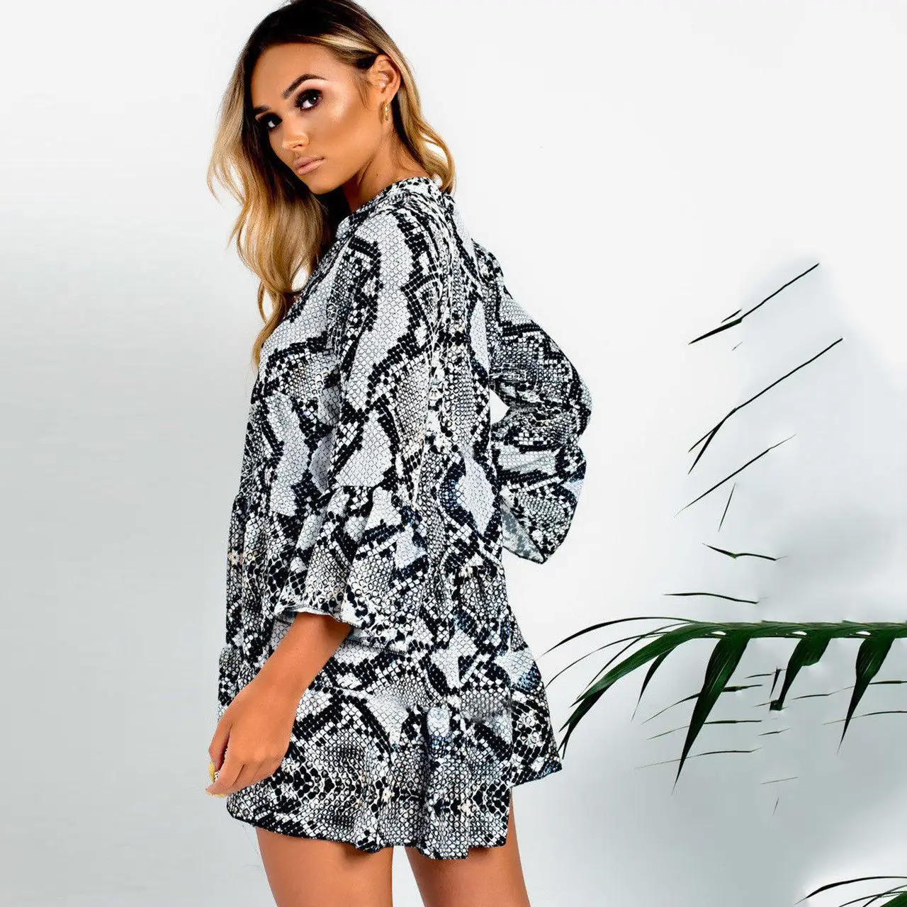 Новое Женское модное сексуальное мини платье с v образным вырезом и