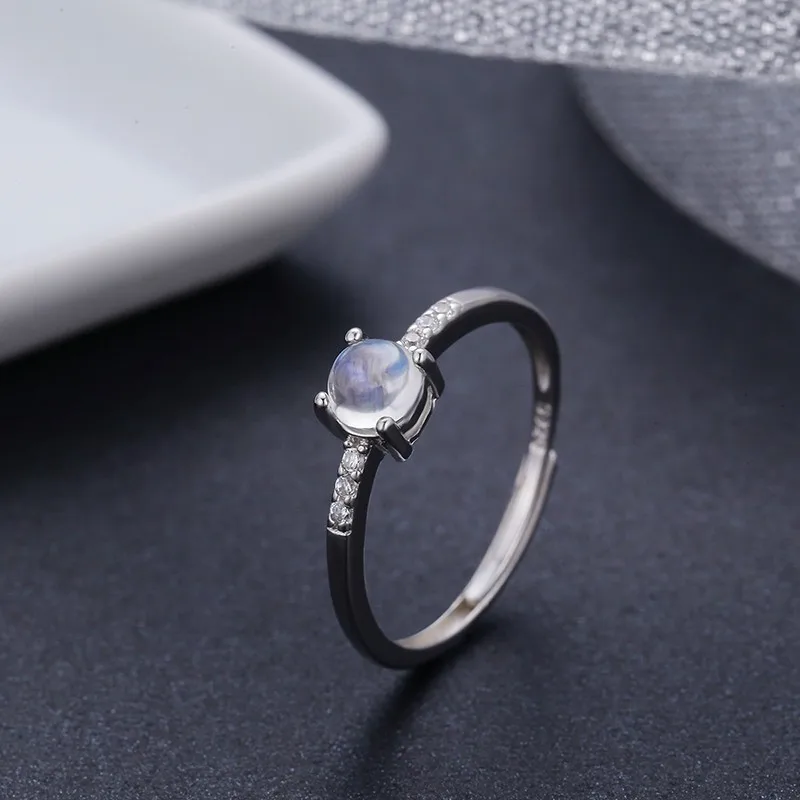 Кольцо женское из серебра 925 пробы с натуральным лунным камнем|Кольца| |