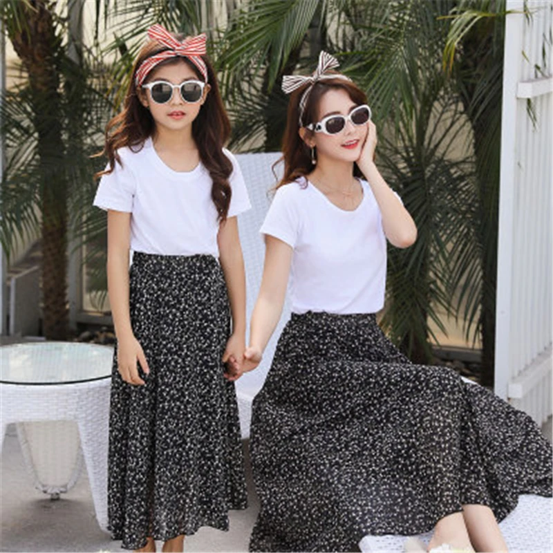 Летнее платье для мамы и дочки родителей ребенка пляжное модный костюм одежда