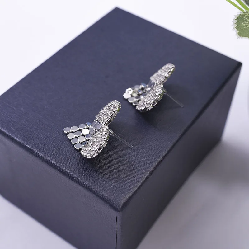 Серьги-гвоздики Carvejewl с большим сердцем, простые серьги со стразами, модные серьги для женщин, ювелирные изделия, пластиковые серьги с защитой от аллергии