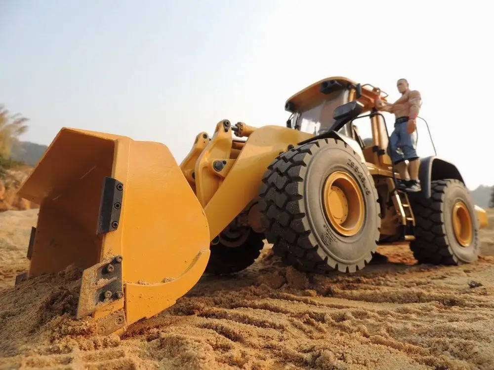Новинка готовый к использованию Радиоуправляемый гидравлический погрузчик 1/12 с