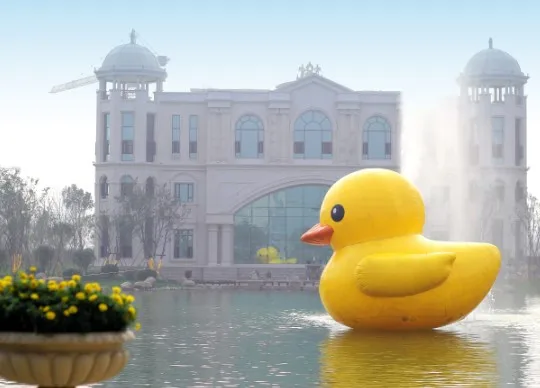 

4 Meters air closed floating yellow duck