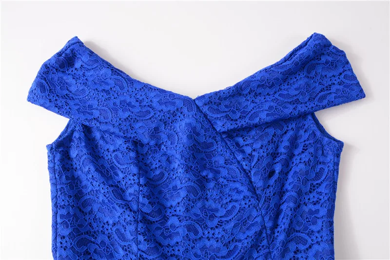 Женское коктейльное платье без бретелек темно синее кружевное с двойным V