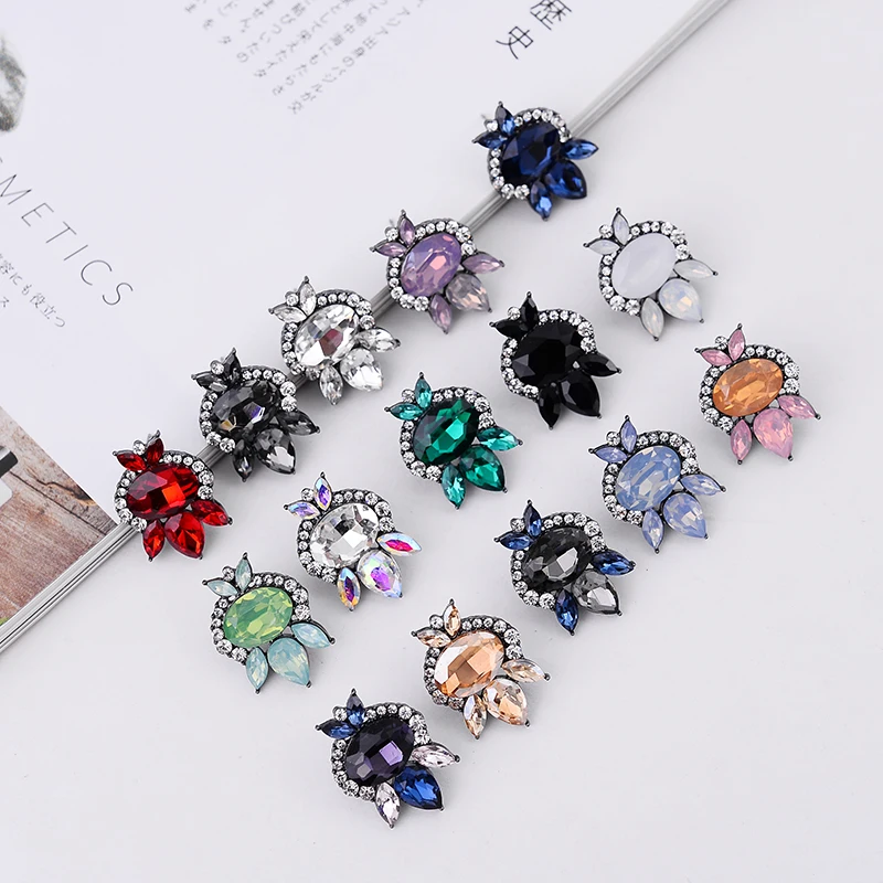 Модные серьги-гвоздики LUBOV с кристаллами и камнями милые Эффектные серьги для