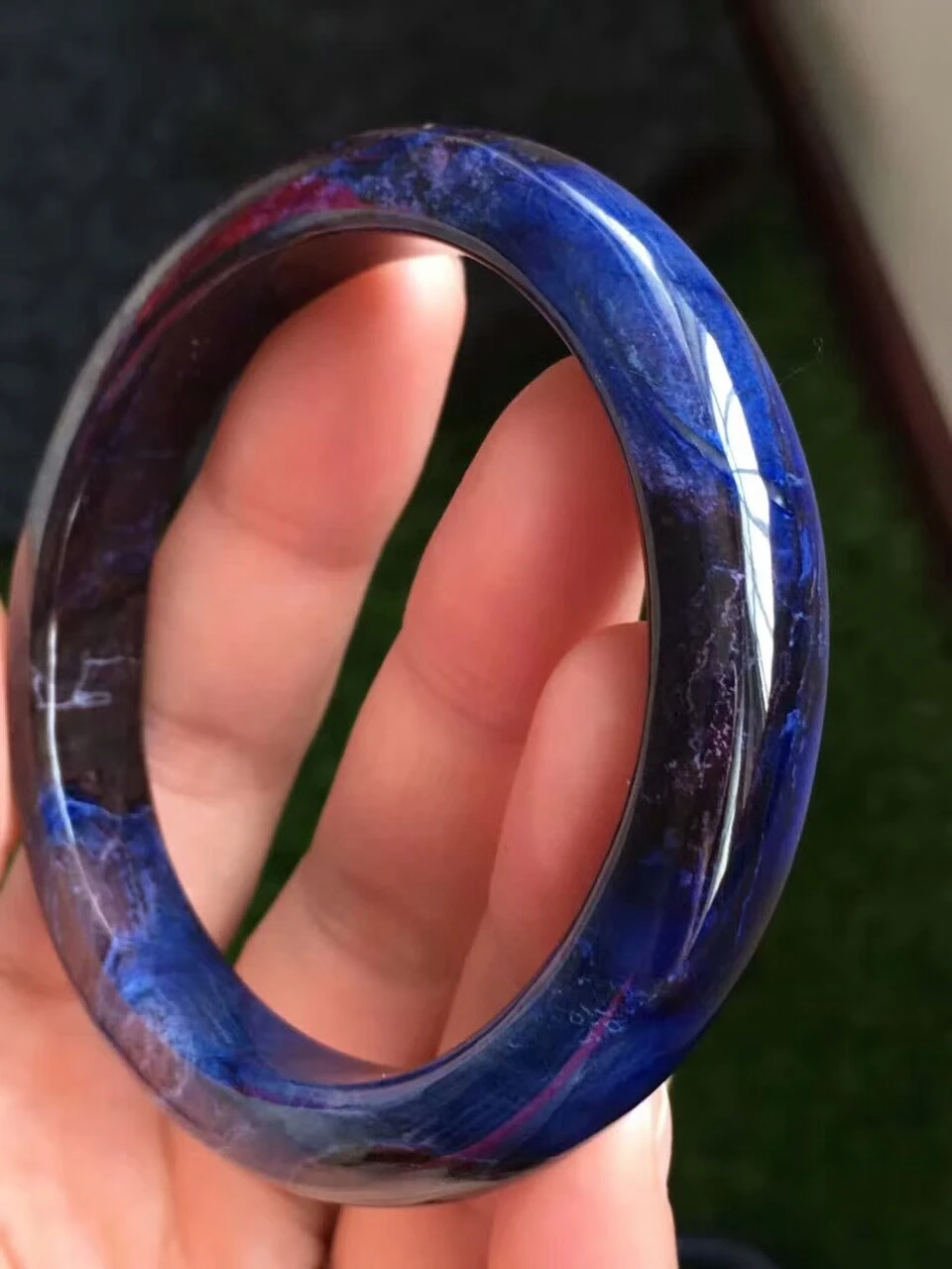 Высококачественный натуральный Sugilite королевский синий драгоценный камень ЮАР