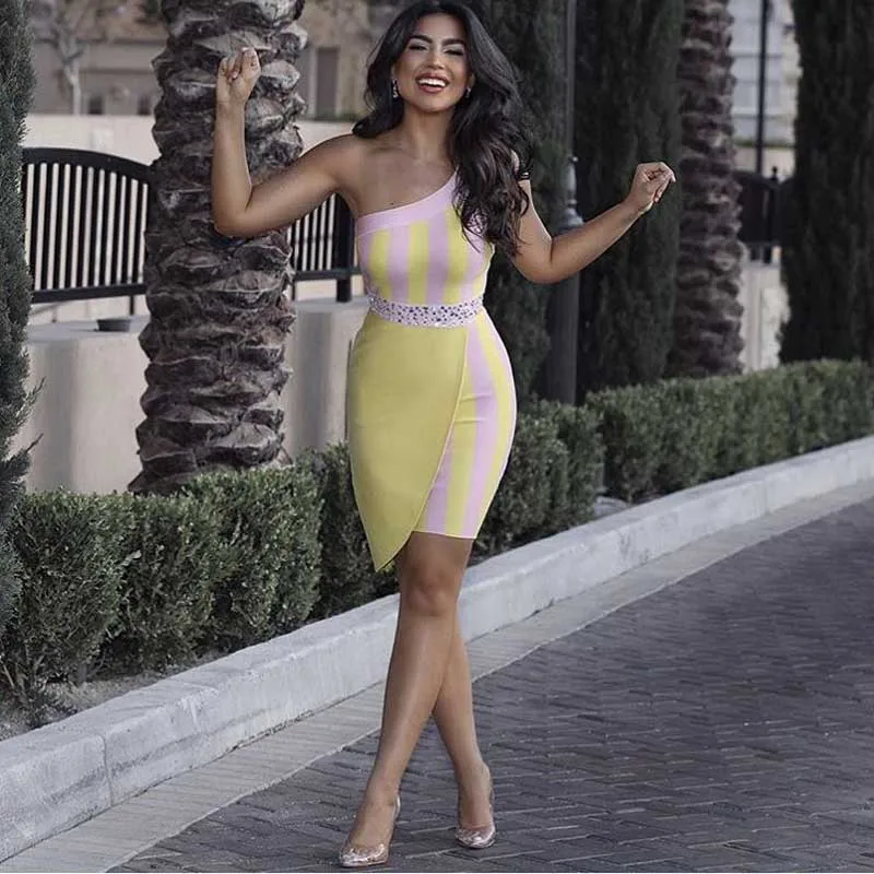 

Wholesale 2019 Newest Women Yellow jacquard Beading Asymmetrica Fashion casual Celebrity party Bandage dress (H2805)