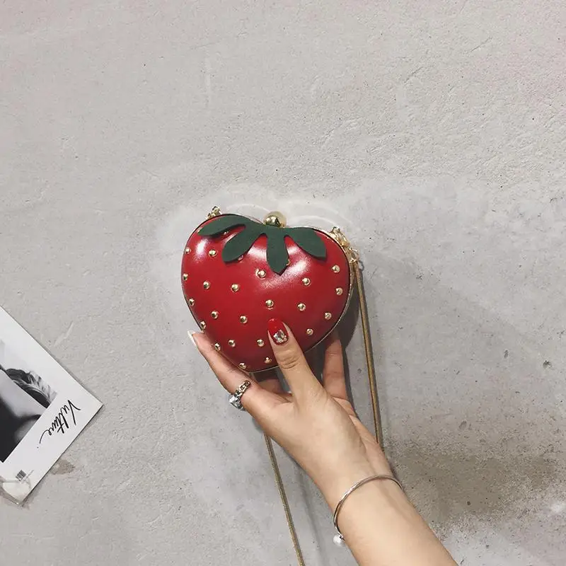 Кошельки для монет с цепочкой, красные женские уличные Сумки из искусственной кожи, женские сумочки в горошек, кошелек в консервативном стиле, ежедневный подарок для девочки с клубничкой, Bolso - Цвет: Красный