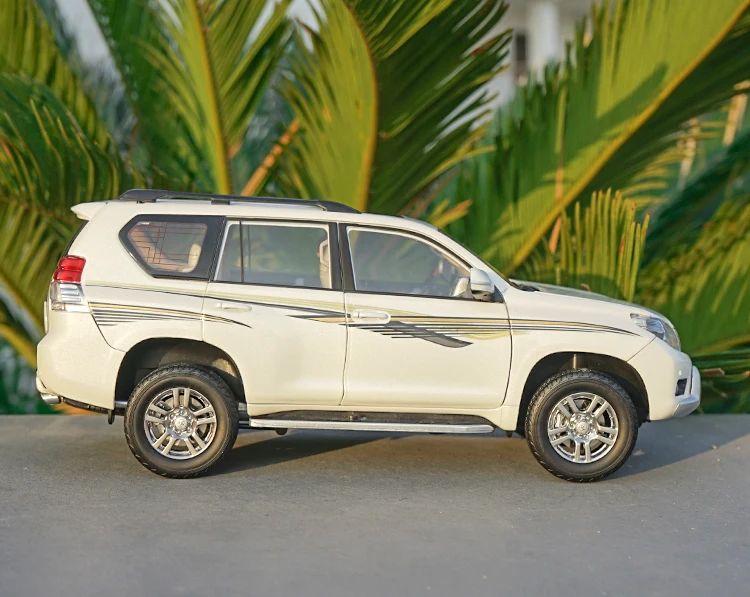 1/18 Toyota Land Cruiser Prado литая под давлением модель автомобиля SUV игрушки для мальчика Коллекция подарков хобби белый с новой оригинальной коробкой