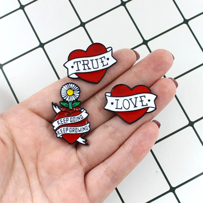 Red Heart Medal Wing Rose Coffin Tombstone Skeleton hand bone double knife Ribbon Sun Flower Gothic brooch Gifts | Украшения и