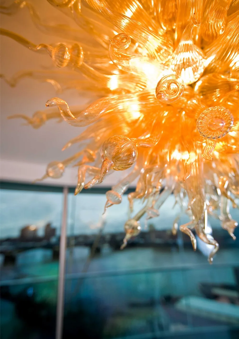 Прикольная настольная лампа центральный элемент теплый цвет светодиодный