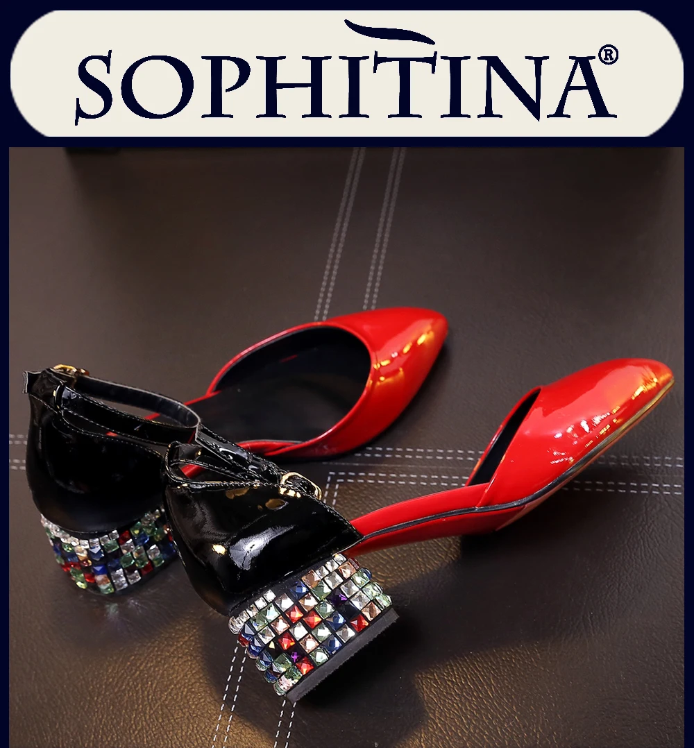 SOPHITINA/Новинки на лето 2019г. Женские летние туфли из лакированной кожи на квадратном каблуке с многоцветными стразами. Женские туфли с открытыми боками. Дизайнерские удобные женские босоножки с пряжкой. SO32