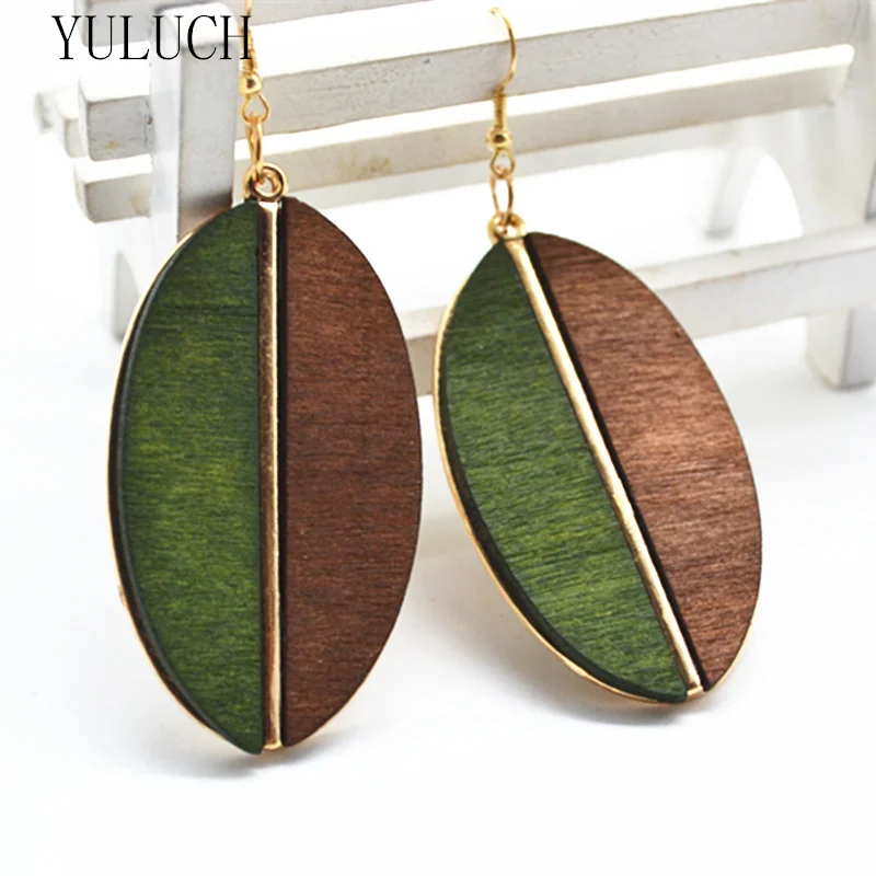 Женские деревянные серьги полукруглые минималистичные в форме листьев |