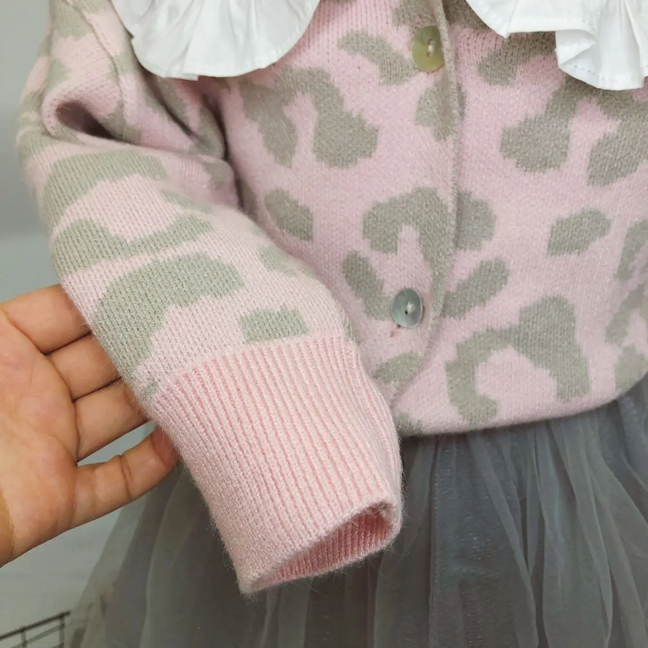 Весна Новые детские Clothig Девушки Leopard вязаный кардиган, Свитера Однобортный малышей Детские свитера куртка От 1 до 6 лет