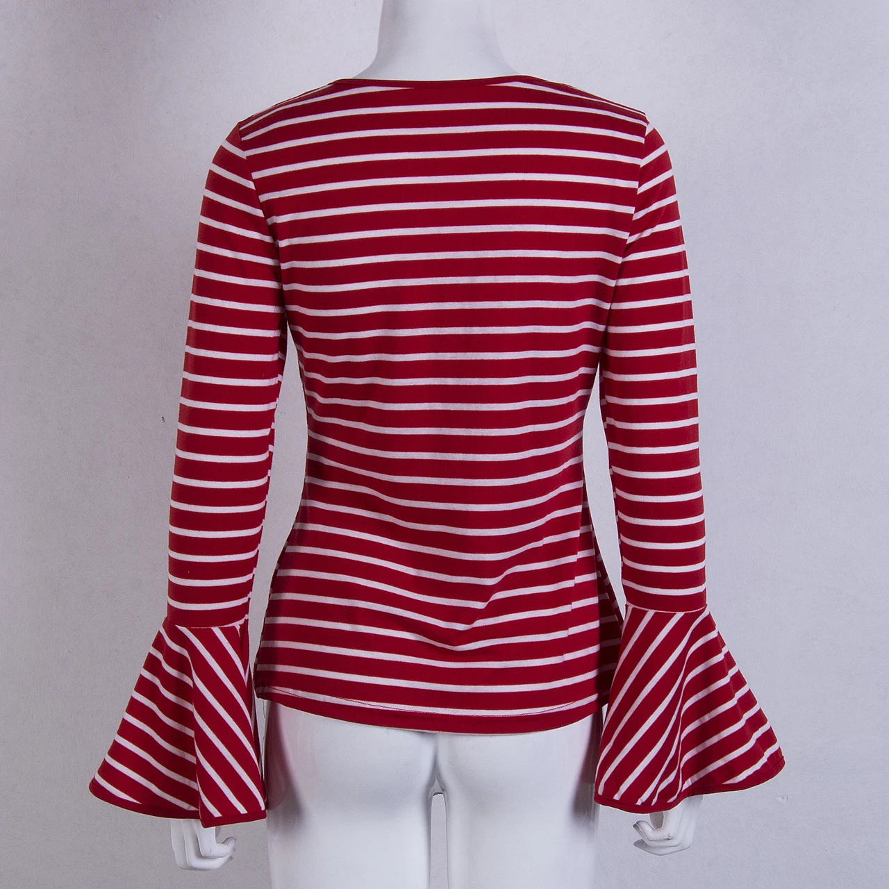 Женская модная рубашка в красно белую полоску с длинным рукавом и оборками