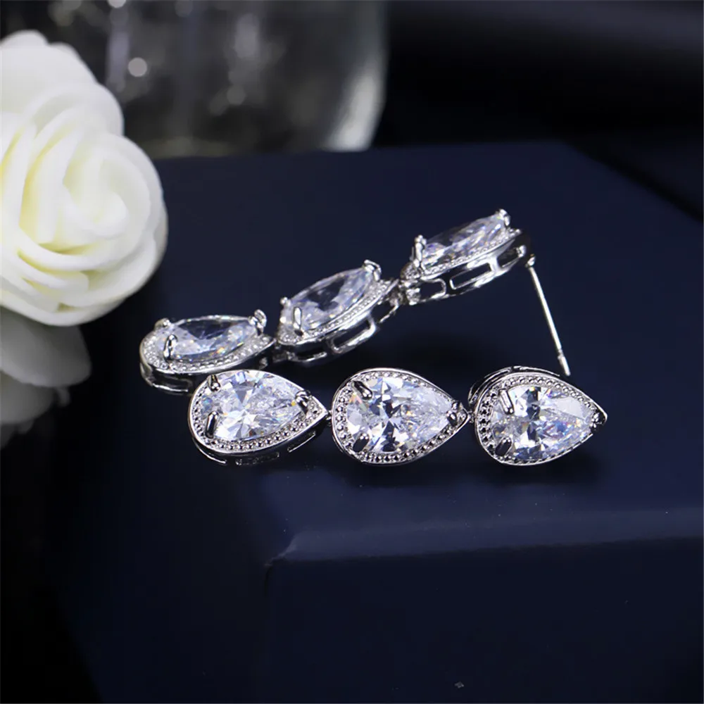 Качественные роскошные серебряные серьги капли с кристаллами для подружки