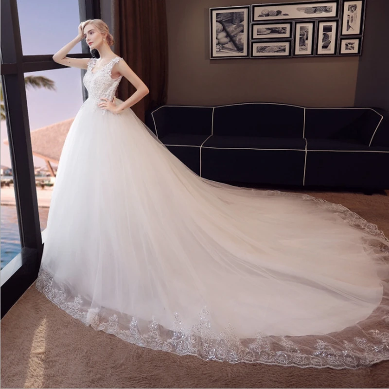 Бальные платья на бретельках с v-образным вырезом кружево аппликацией и бисером