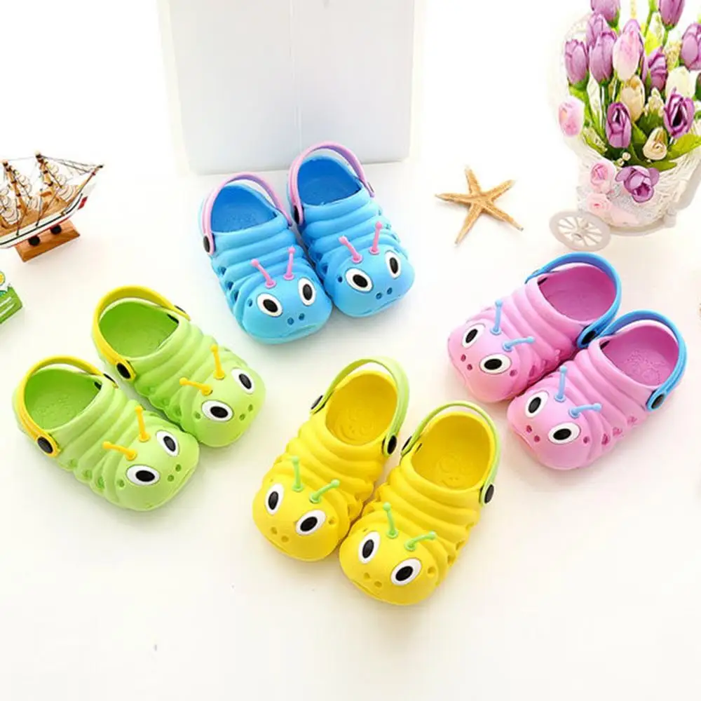 CuteKids/модные садовые шлепанцы в виде гусеницы; детские шлепанцы для мальчиков и девочек; Легкие пляжные сандалии с дырками; детская яркая домашняя Уличная обувь