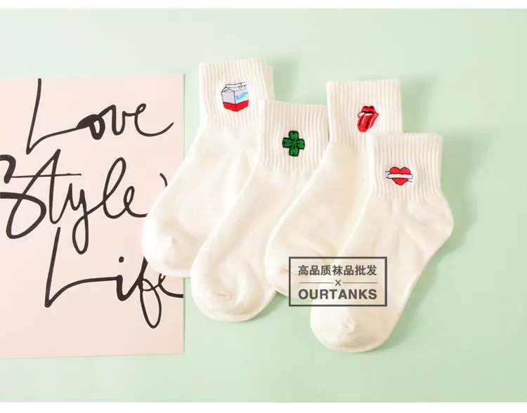 Корейский Harajuku Забавный Мультфильм Черный Белый Короткие Носок Новинка Женщины Молоко Коробка Борода Розовое Сердце Радио Вышивка Хлопчатобумажные Носки
