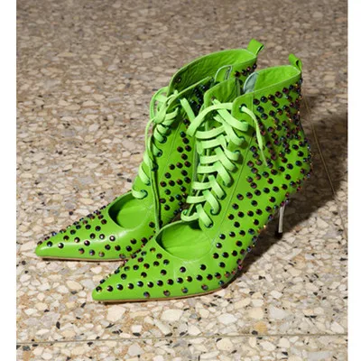 green rivet Silla линейки; коллекция года; Подиумные летние ботинки на тонком металлическом каблуке; женские шелковые ботильоны на шнуровке с заклепками; женские ботинки с острым носком - Цвет: green rivet