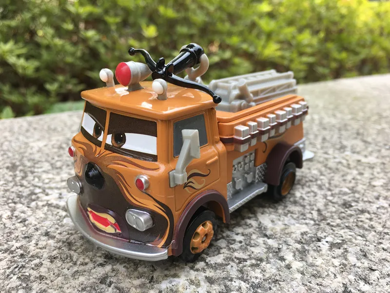 Disney Pixar Cars Red пожарная как Чубакка 1:55 Deluxe Литье металла игрушечных автомобилей