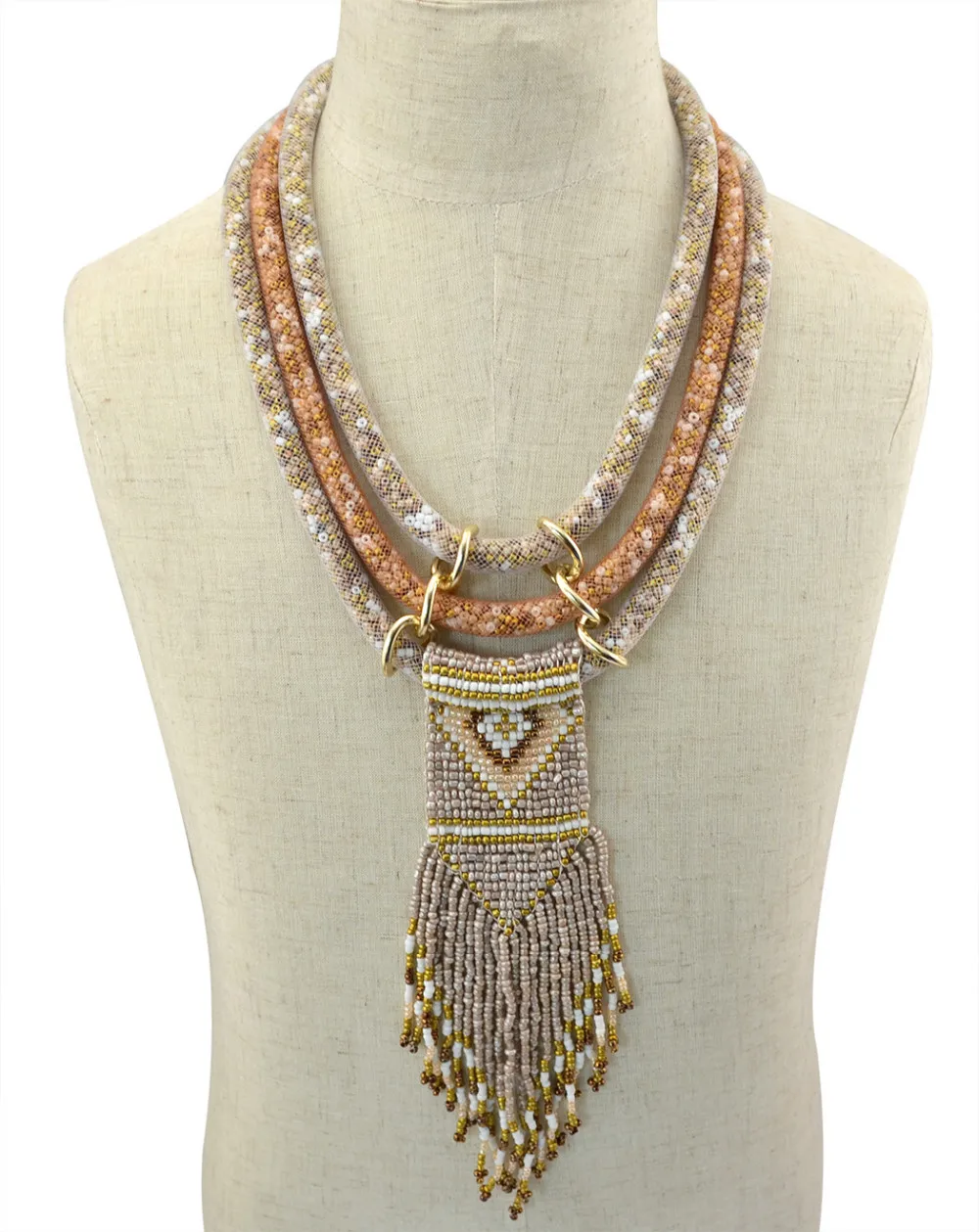 Длинная кисточка из Африканской смолы украшенная бисером женское колье подарки