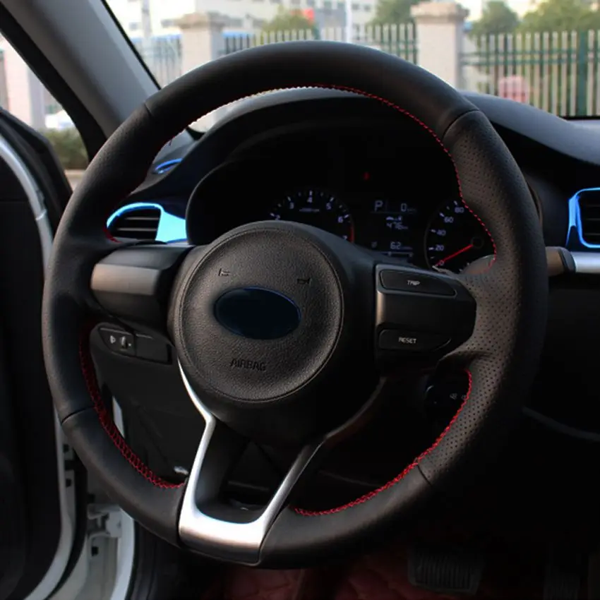 Сшитый вручную черный чехол рулевого колеса автомобиля из искусственной кожи