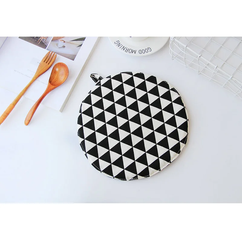 black triangle pad 1 шт. милые Нескользящие желтые серые хлопковые модные нордические кухонные перчатки для приготовления пищи для микроволновой печи для выпечки барбекю Прихватки для духовки - Цвет: black triangle pad