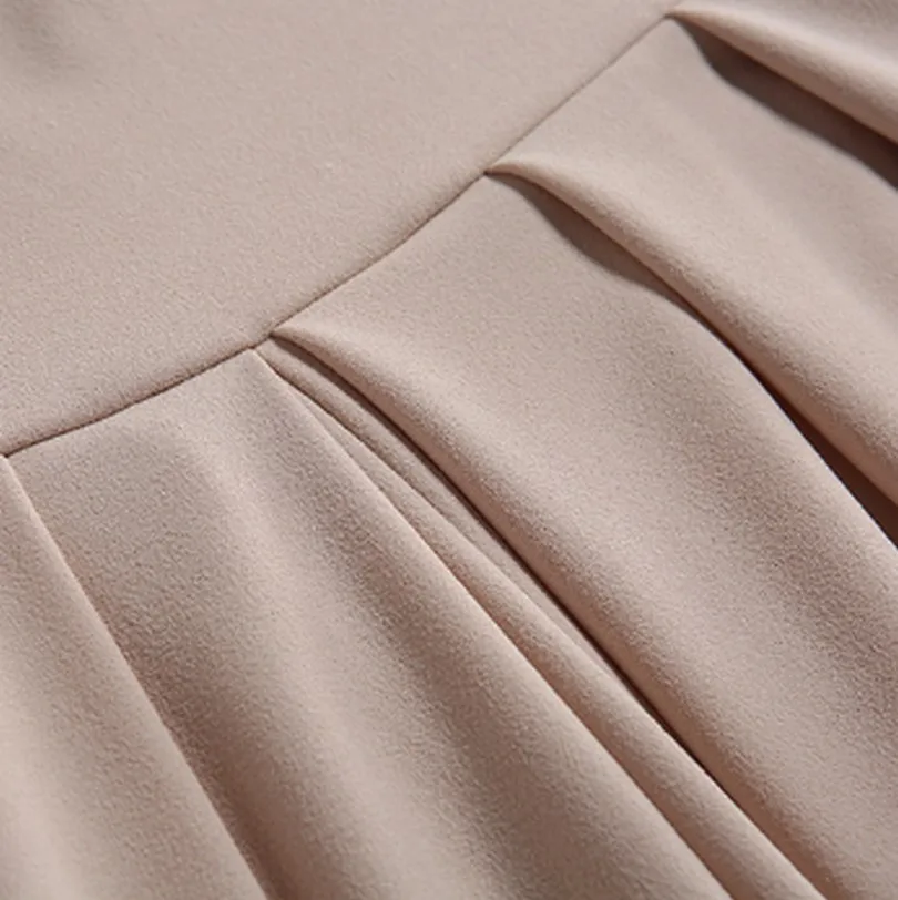 Женский комбинезон с широкими штанинами и перекрестными ремешками на спине