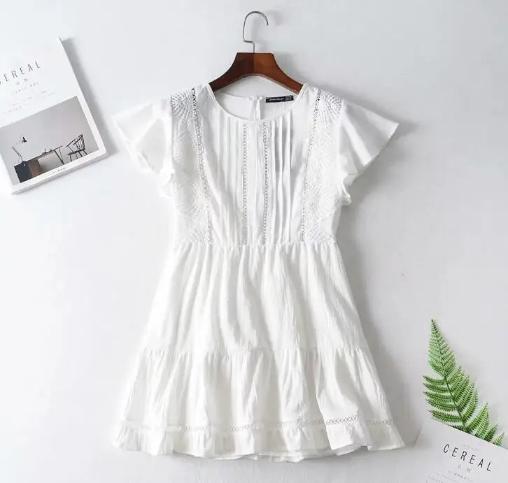 Женское кружевное платье белое хлопковое трапециевидной формы с короткими