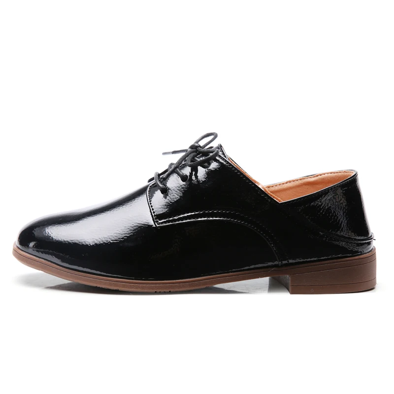 OUKAHUI/женские туфли-оксфорды из черной лакированной кожи в британском стиле; сезон весна; модная женская обувь для отдыха на низком квадратном каблуке