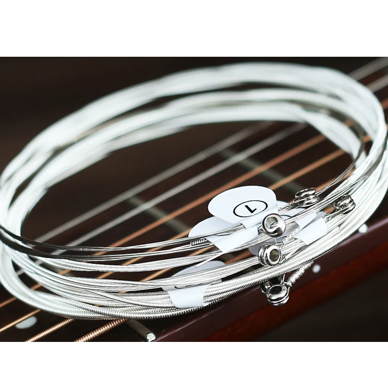 Нейлоновые струны для бас гитары. Струны для детской гитары. Детская гитара 6 струн. Серебряные струны для акустической гитары. Струны гитары 6 струнки.