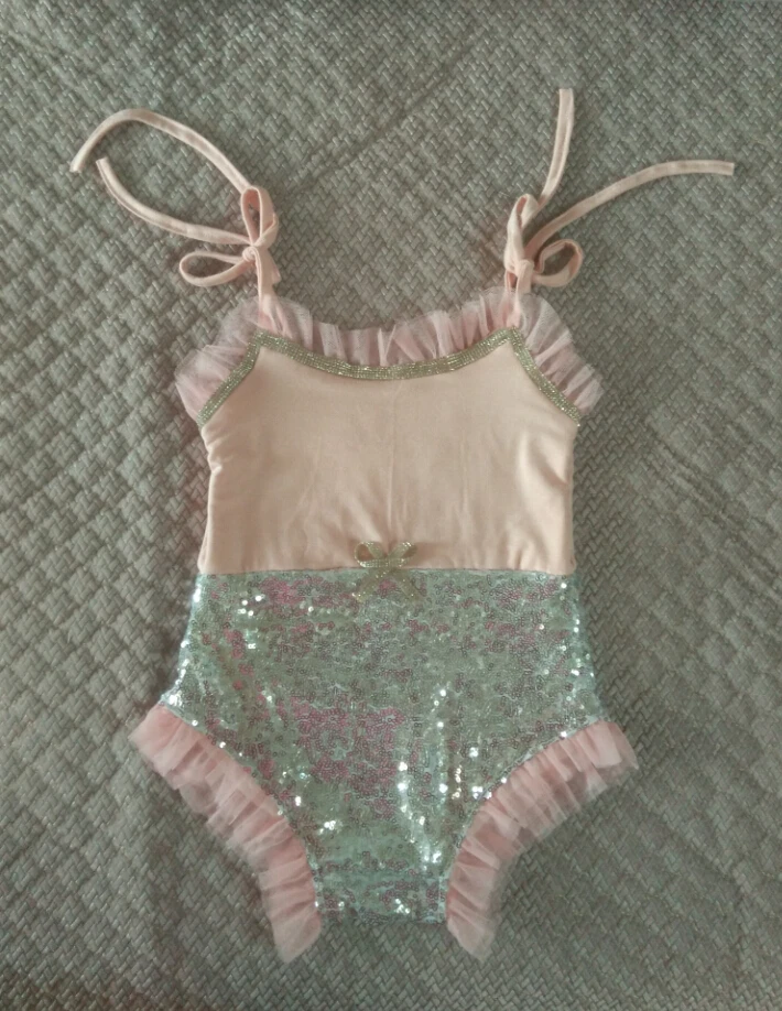 Розничная продажа Модный хлопковый Детский комбинезон с блестками и бантом